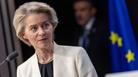EU-komission puheenjohtaja Ursula von der Leyen pitämässä lehdistötilaisuutta huippukokouksen jälkeen.