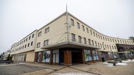 Väärätalo Koskenpartaan kävelykadulla Imatralla.
