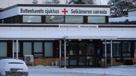 Terveysaseman pääsisäänkäynti.