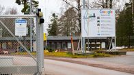 Haminan Googlen palvelinkeskuksen portti ja vastaanottorakennus.