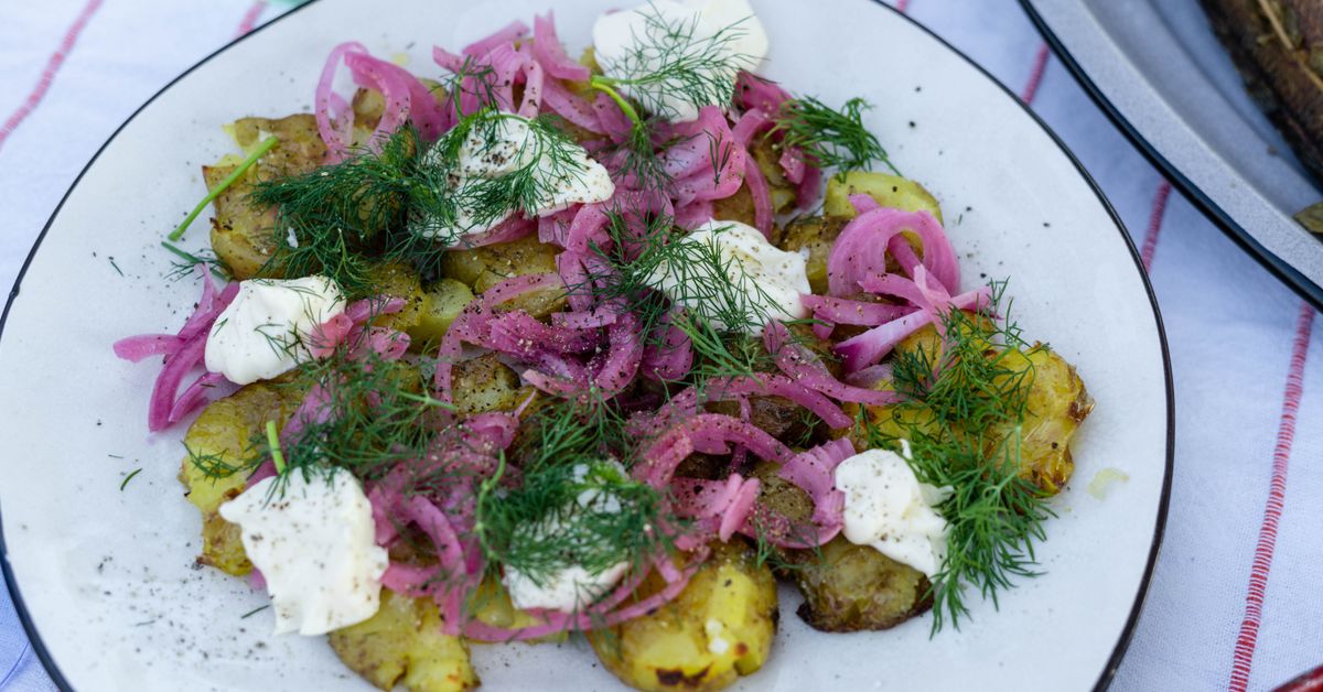 Smashad nypotatis går att servera med allt | Recept | Svenska Yle
