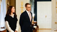 Presidenttipari seisoo vieretysten.