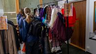 Kouvolan teatterin järjestämä puvustokirpputori.