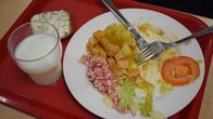 Kouluruokaa lautasella
