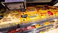 Suklaalevyjä kaupan hyllyllä
