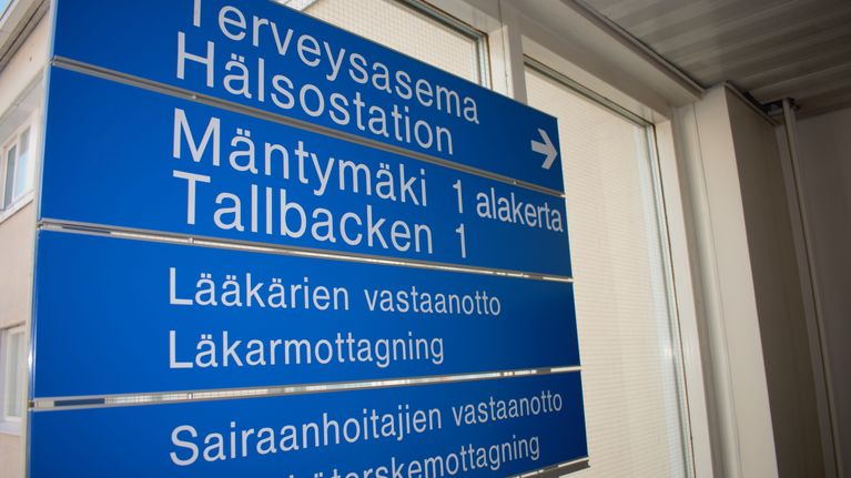 Turun Mäntymäen terveysaseman kylttejä