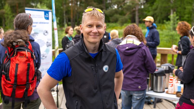 Opettajia ulkomailta asti kokoontui hypermarketin takapihalla ...