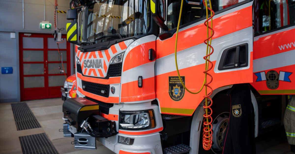 Omakotitalo palaa ilmiliekeissä Espoon Säterissä