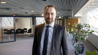 Lappeenrannan kaupunginjohtaja Tuomo Sallinen kuvattuna kaupungintalolla.