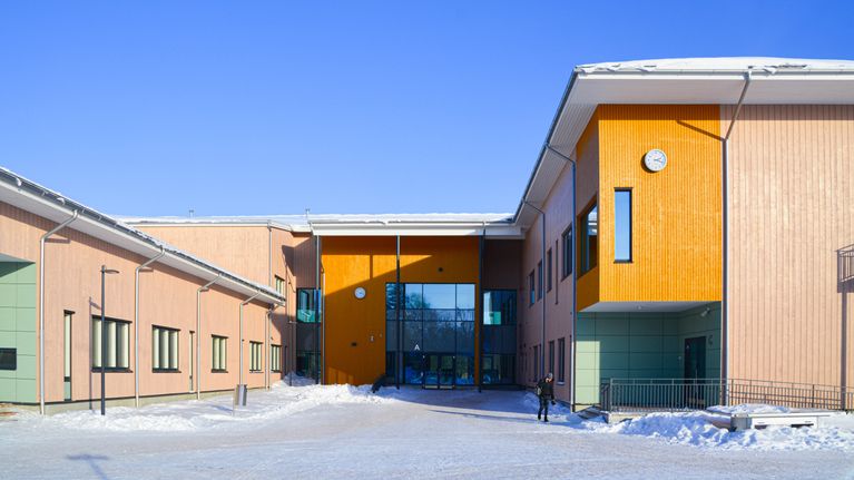 En skolbyggnad.