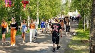 Festivaalivieraita pääsisäänkäynnillä Provinssissa Seinäjoella.