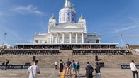 Bassoesityksen kenraaliharjoitus Tuomiokirkon portailla Helsingissä.