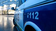 Poliisiauto Helsingissä Pasilan poliisitalon edustalla. 