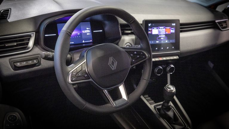 Renault Clion ohjaamo sisältä.