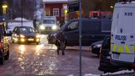 Poliisin joukkoja ja autoja Juupajoella.