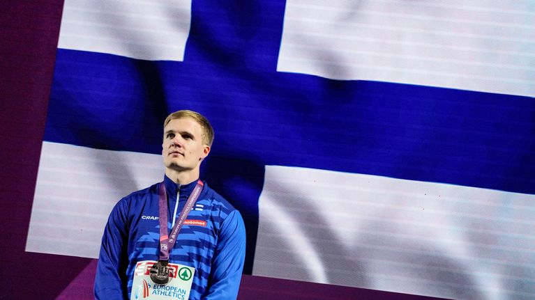 Oliver Helander sai mitalinsa ja riehakkaan vastaanoton hotellilla ...