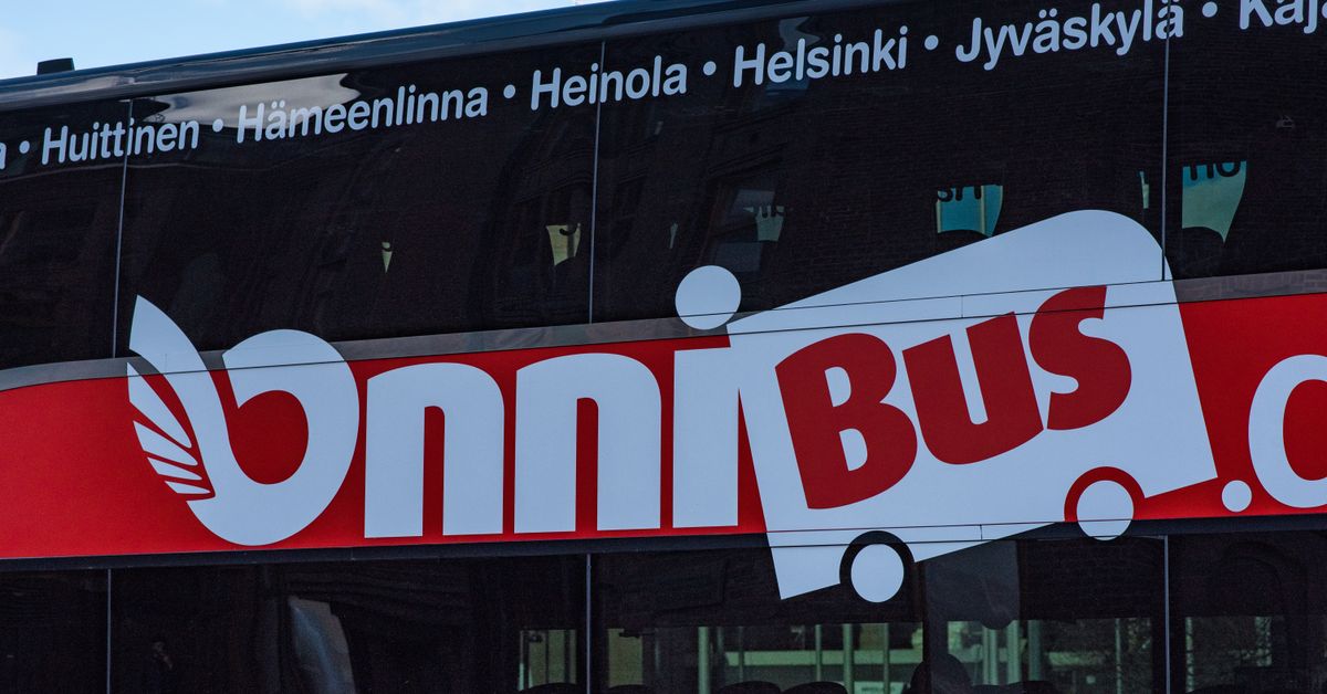 Linja-auto syttyi palamaan 10-tiellä kesken matkan - matkustajat ja ...