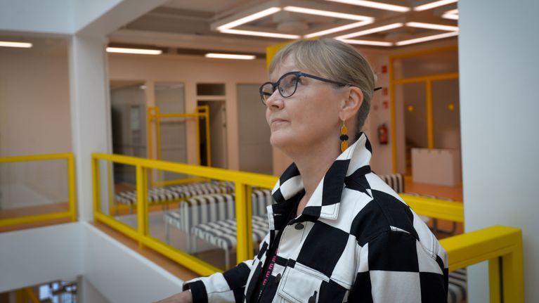  PIRJO VUORINEN, johtaja, oto, Jyväskylän Yliopiston Kirjasto Lähde