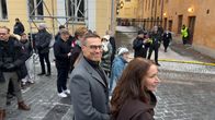 Alexander Stubb ja puoliso Suzanne Innes-Stubb kävelevät Turussa.