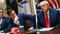 Rubio och Trump sitter vid ett mörkt träbord. Rubio ser fundersam ut, Trump ser obrydd ut.