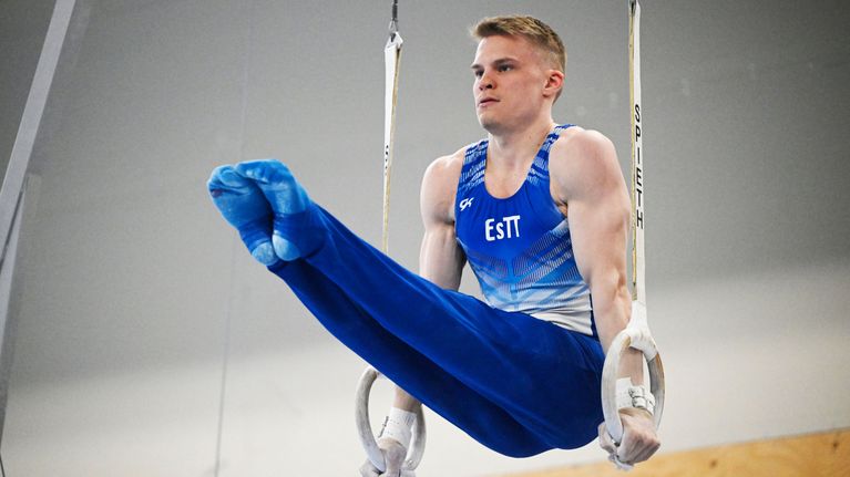 Robert Kirmes tävlar i artistisk gymnastik.