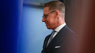 Alexander Stubb sivuprofiilissa.