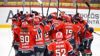 HIFK:s hockeyherrar firar sin slutspelsseger över KalPa efter förlängning.