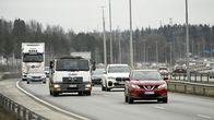 autoja moottoritiellä