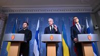 Ukrainan presidentti Volodymyr Zelenskyi, Norjan pääministeri Jonas Gahr Støre ja Suomen presidentti Alexander Stubb lehdistötilaisuudessa Oslossa 20. lokakuuta.