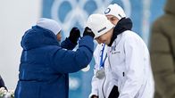 Eero Hirvosen kaulaan pujotetaan parisprintin olympiahopeaa.