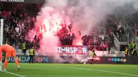 Trabzonsporin fanien soihtuja.