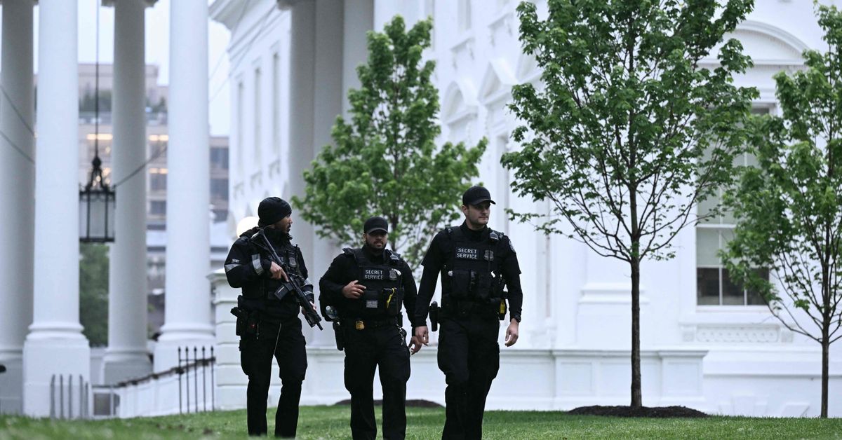 White House shooting: Suspect killed, civilian injured