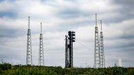 SpaceX-avaruusalus Naton tukikohdassa.