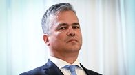 Henkilökuvassa  Adrian Veștea. 