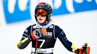 Mikaela Shiffrin pustar ut i målområdet.