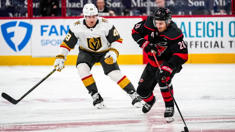 Varjostaako Vegasin Ivan Barbashev Carolinan Sebastian Ahoa myös NHL:n finaalisarjassa 2026? 