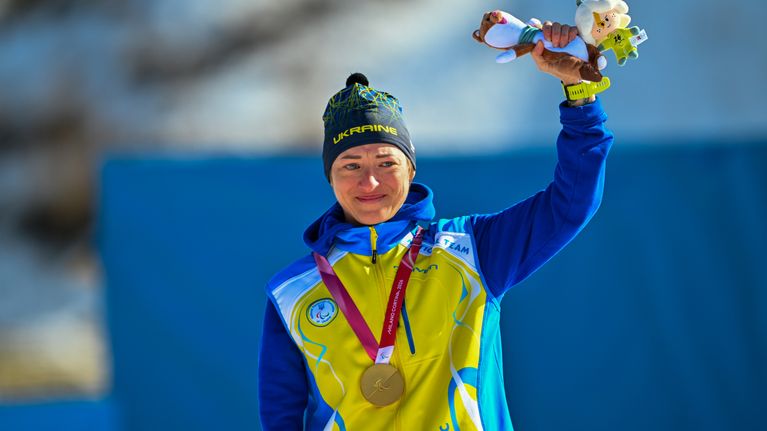 Oleksandra Kononova voitti kultaa ampumahiihdossa sprinttikisassa.