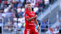 Rudi Vikström spelar fotboll.