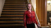 Ulla-Kirsikka Vainio portaissa