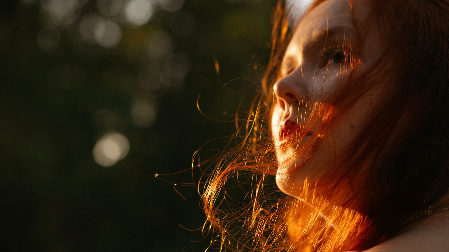 Hanna Höijer auringonpaisteessa.
