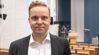 Kulttuuriministeri Petri Honkonen vierailulla Kemin kulttuurikeskuksessa.