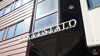 Oikeustalo-kyltti. 