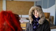 Pienituloinen Susanna HeinonenTurun Lausteen puuroaamiaisella Ylen haastattelussa