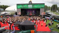 Yleisöä Solar Sound -festivaaleilla Robin Packalenin keikalla Seinäjoella.