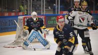 Roki-maalivahti Sami Suni valmiudessa torjumaan maalilla.