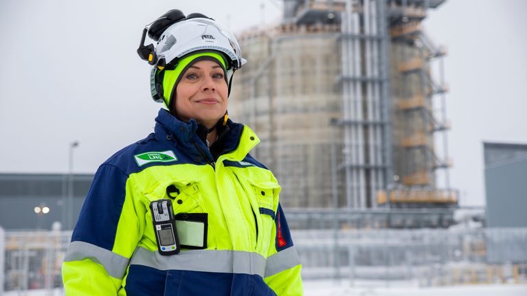 Haminan LNG:n toimitusjohtaja Tuula Liukko Haminan LNG-terminaalilla.