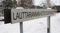 Lauttarannan kotiutusyksikkö -kyltti Kuusankoskella.