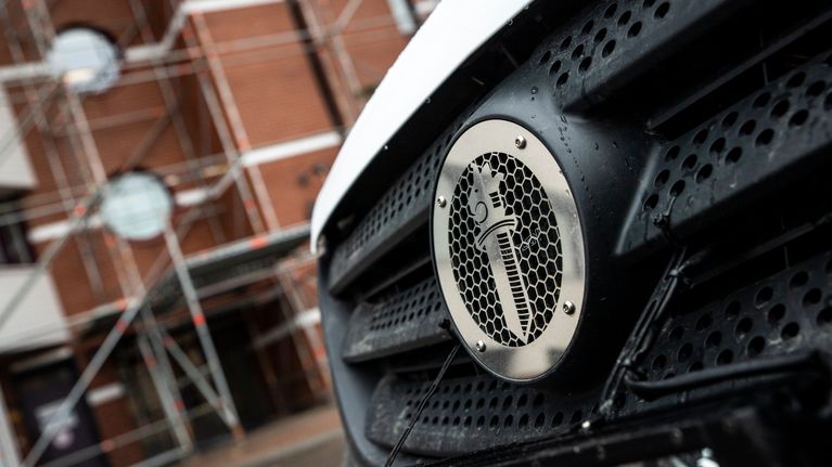 Poliisiauto Itä-Suomen poliisilaitoksen pihalla