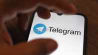 Telegramin logo puhelimen ruudulla.