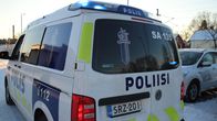 Poliisiauto takaapäin.